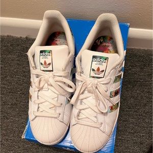 Adidas Superstar Grade School Size 7y
